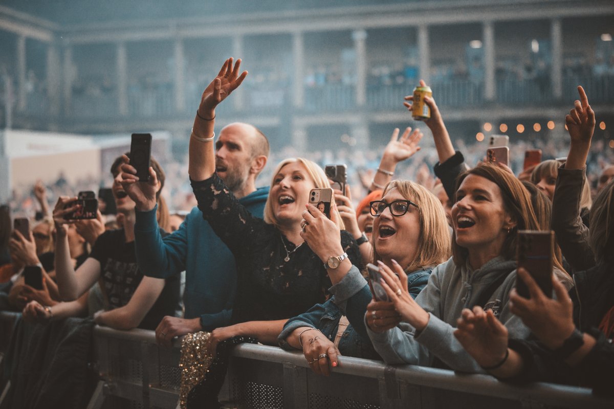 Wow. A night we will never forget!
Thank you so much to <a href="/GaryBarlow/">Gary Barlow</a> for an epic show for <a href="/TKMaxx_UK/">TK Maxx</a> presents Live at The Piece Hall.

The Piece Hall and all its amazing indie stores are open again tomorrow from 9am!