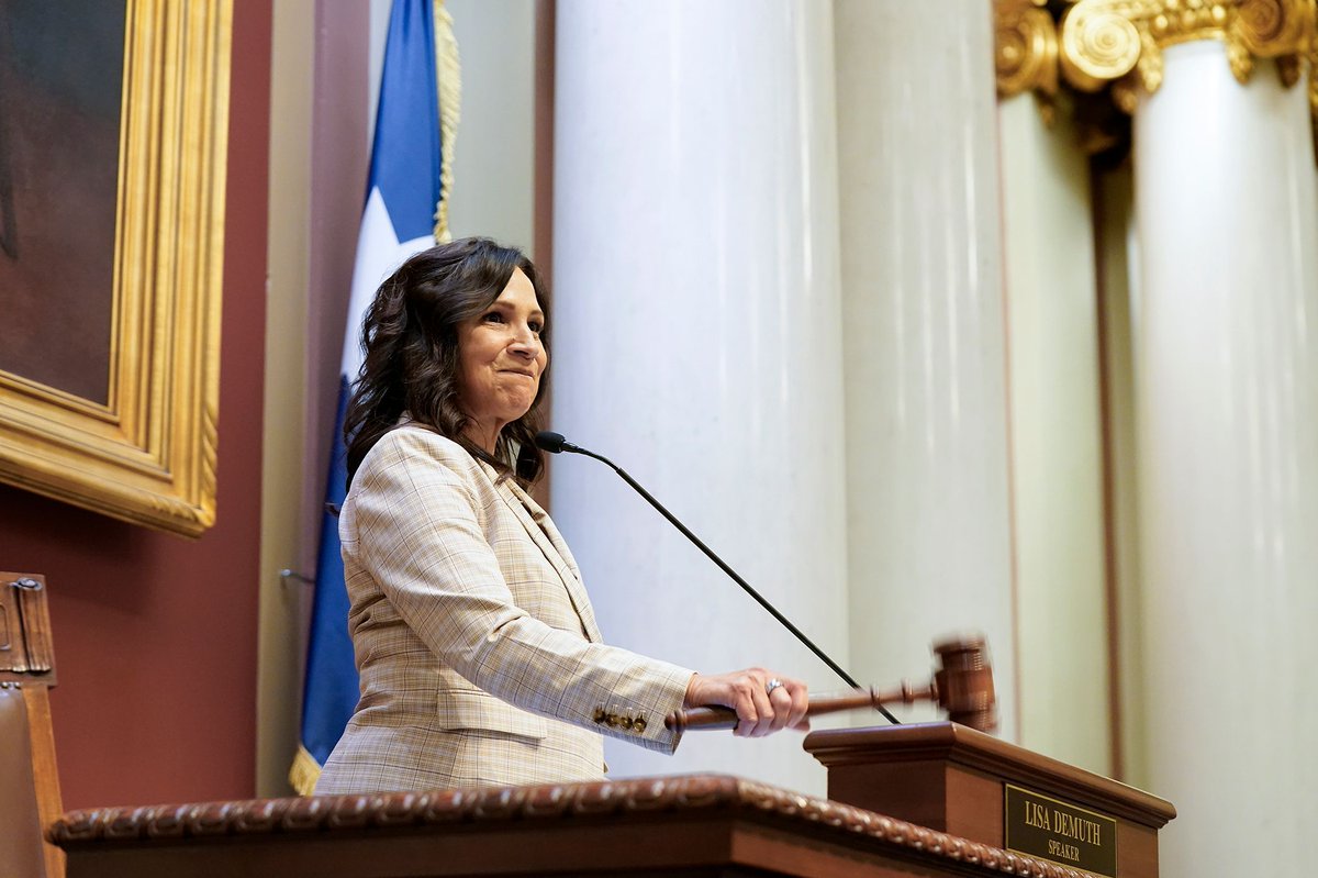 SESSION DAILY: Lawmakers deliver budget bills to governor's desk in one-day special session house.mn.gov/SessionDaily/S… 

#mnleg
