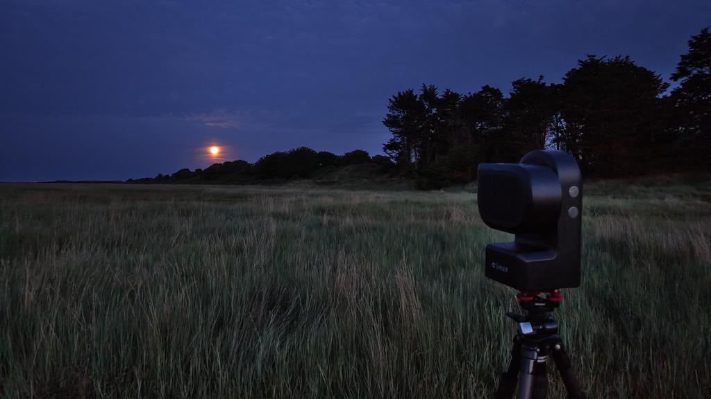 grainge's tweet image. Catching the moonrise. @Seestar_astro #seestars50