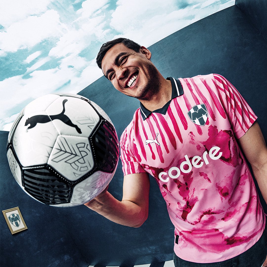 El uniforme de portero del Club de Fútbol Monterrey para el Mundial de Clubes, ¿Qué tal? 🧤🩷