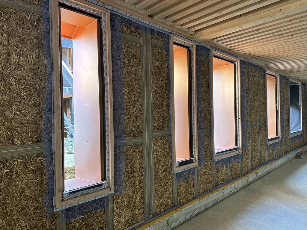 Projeter ensemble : le 26 juin 2025 au Parlement vaudois, 1ère édition pour rapprocher #architectes &amp; #ingénieurs dès la conception. Exemple inspirant : le Pôle Territorial de Solidarité de Langon, bâtiment bois-terre-paille, 6 ans d’avance sur la RE2020.  #Bois #Innovation