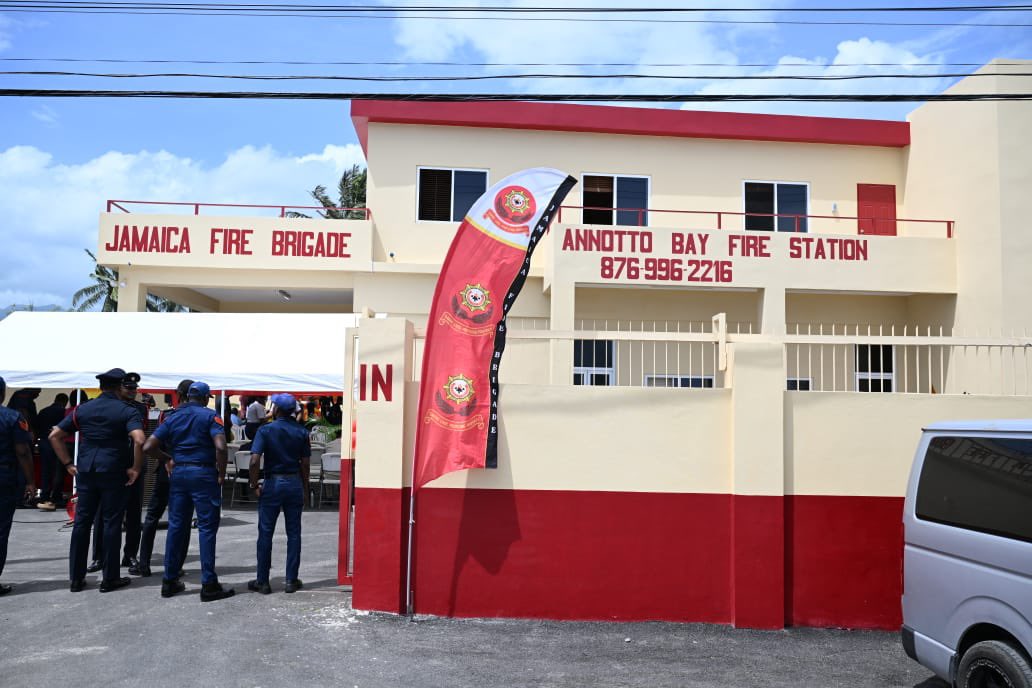 LocalGovJa's tweet image. Earlier today,Hon. Desmond McKenzie officially reopened the renovated Annotto Bay Fire Station. It is now has male &amp;amp; female dormitories, recreational areas, a conference room, laundry room, a gymnasium and an emergency generator. #LocalGovAtWork