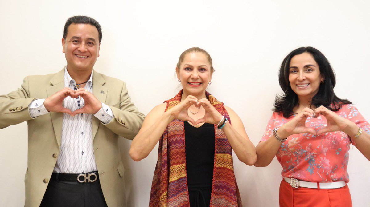 MujeresGobPue's tweet photo. 🫶Con el impulso del gobernador @armentapuebla_, la titular de esta dependencia, @Lira_Yadira sostuvo una reunión de trabajo con la Mtra. María del Socorro Arroyo Blanco, presidenta de @FundacionBORA y el Lic. José Galo Bonilla Hernández, vicepresidente. https://t.co/4YnZ6WekkH