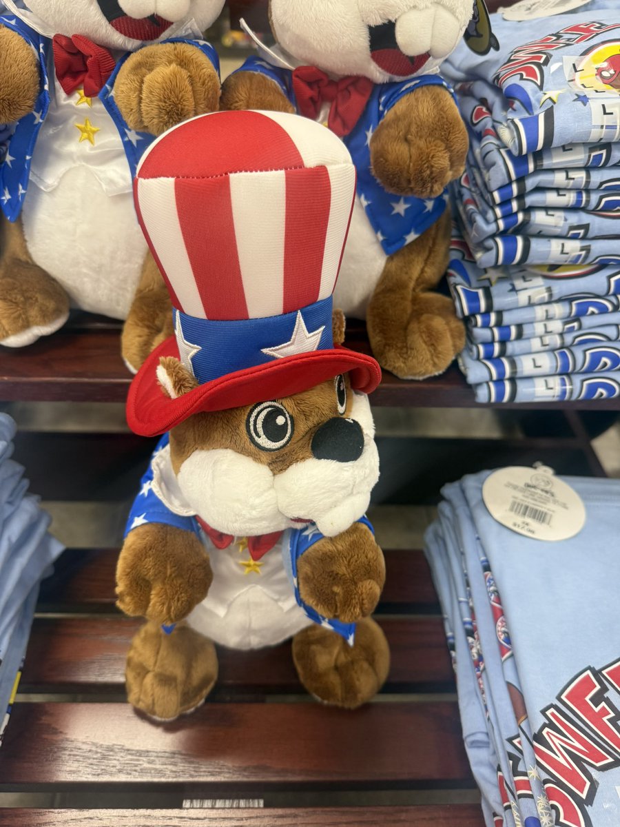 carriebholloway's tweet image. Stopping at Buc-ees for treats on our way to @KYPIMSER Numeracy Counts Admin Academy PNCA2 #TMGenius #summerselfiechallenge