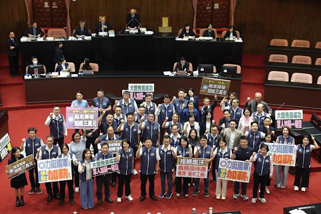 藍白為了「反罷」　嚴重扭曲國軍薪資結構(我的文章，請幫忙分享點讚)
upmedia.mg/news_info.php?…