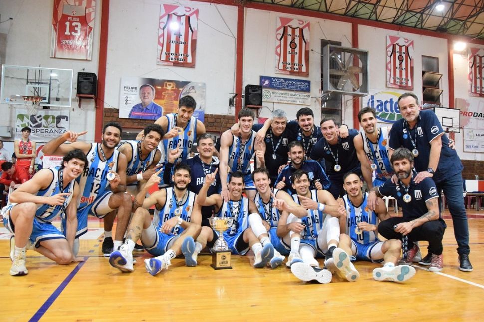 #LigaArgentina
Retroceder nunca, rendirse jamás

Racing fue creciendo año a año en la Liga Argentina, y se convirtió en una fija para pelear el ascenso. Se le negó, peleó, se levantó y consiguió su objetivo. Lo detalla <a href="/josefiebig/">Colo fiebig</a> 

➡️ pickandroll.com.ar/noticias/63437…
📷 Racing