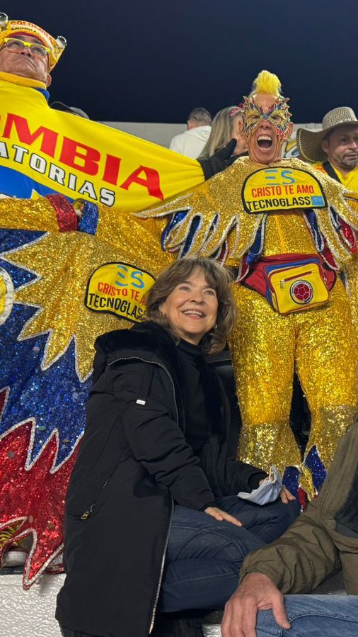 Nadie está más feliz que esta mujer hoy en el Monumental😂🇨🇴