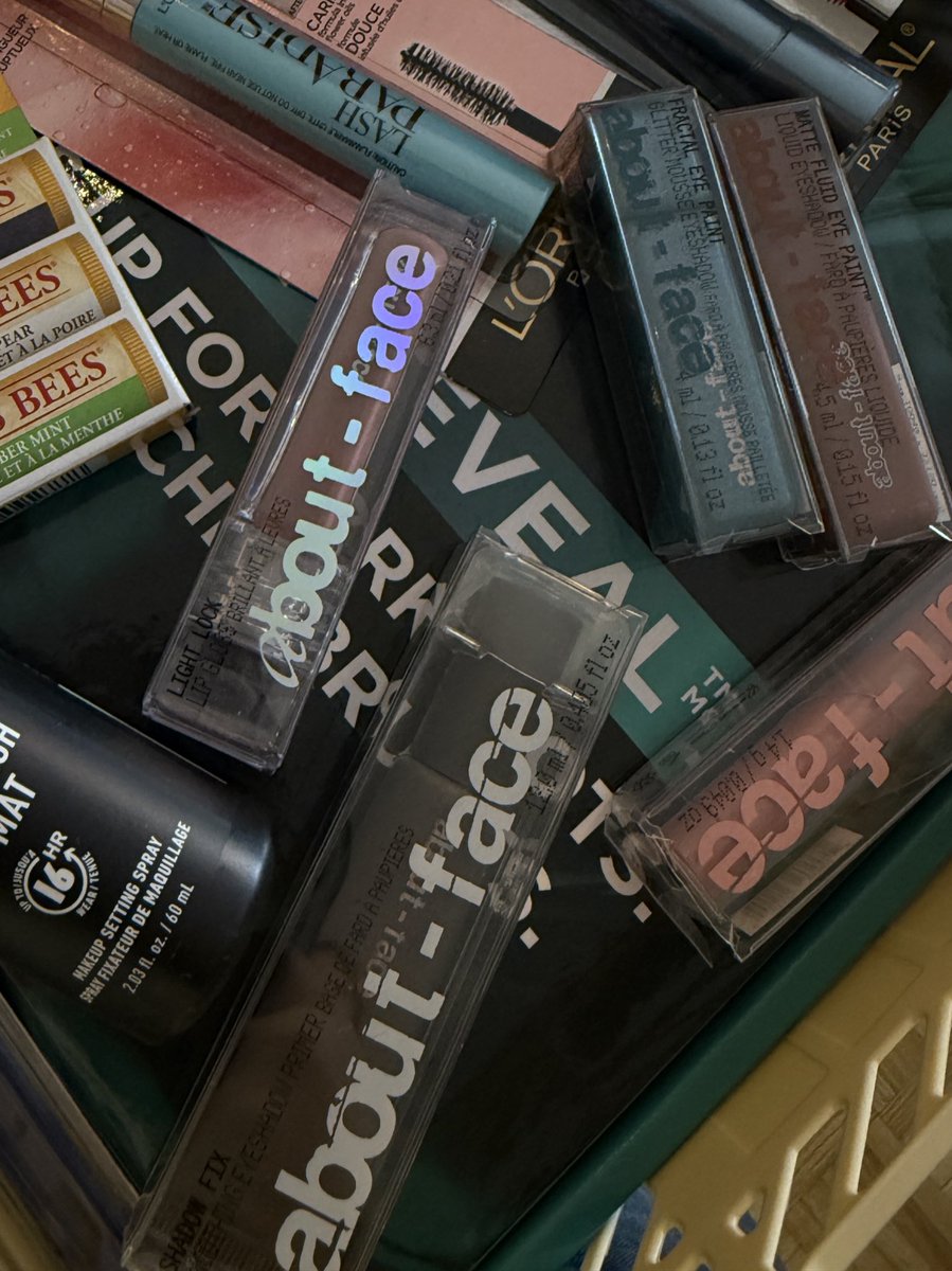 About to see <a href="/halsey/">h</a> perform in Toronto sooo