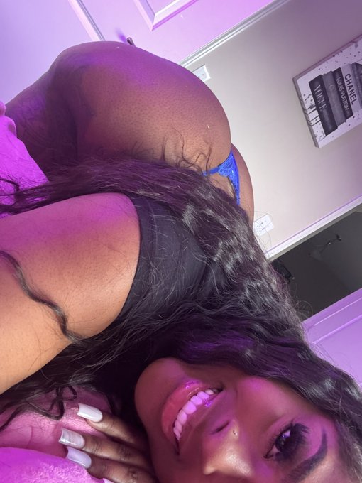 Watch SweetMonaexxx💦👅's leaked NSFW photo on TwXstars