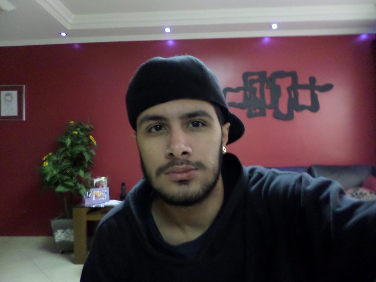 Facebook mandou lembranças de uma foto minha de 10 anos atrás, até que eu era bonitinho há 10 anos atrás…
