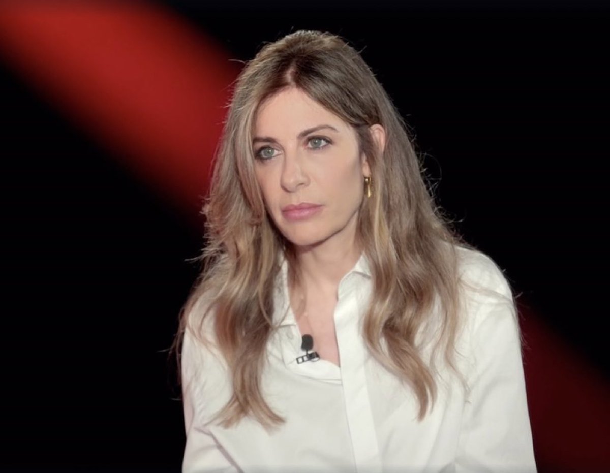 Mi dispiace per chi non ci ha creduto all’inizio, per chi ha ritenuto Francesca inadeguata a questo taglio d’intervista.
Questa è la conferma che abbiamo di fronte una delle giornaliste d’inchiesta più brave, preparate e talentuose d’Italia. 
Che privilegio seguirti.

#BelveCrime