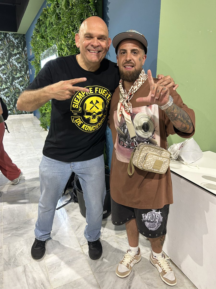 Luis Lara (@comandantelara) on Twitter photo Lujo de invitados en la grabación del último <a href="/ShowComandante/">El Show del Comandante Lara</a> de la temporada. Nos ha quedado un programón con <a href="/SFDKoficial/">Sfdk</a> como protagonistas y la canela en rama musical aportada por <a href="/akaLITTLEPEPE/">LITTLE PEPE</a> 🤩😜🥰 Lujo de invitados en la grabación del último <a href="/ShowComandante/">El Show del Comandante Lara</a> de la temporada. Nos ha quedado un programón con <a href="/SFDKoficial/">Sfdk</a> como protagonistas y la canela en rama musical aportada por <a href="/akaLITTLEPEPE/">LITTLE PEPE</a> 🤩😜🥰