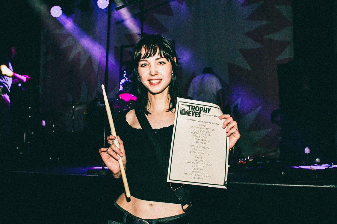 photographer for trophy eyes recognized me at rock am ring and sent me this picture on insta that he took of me last year during trophy eyes' performance in my town 😭