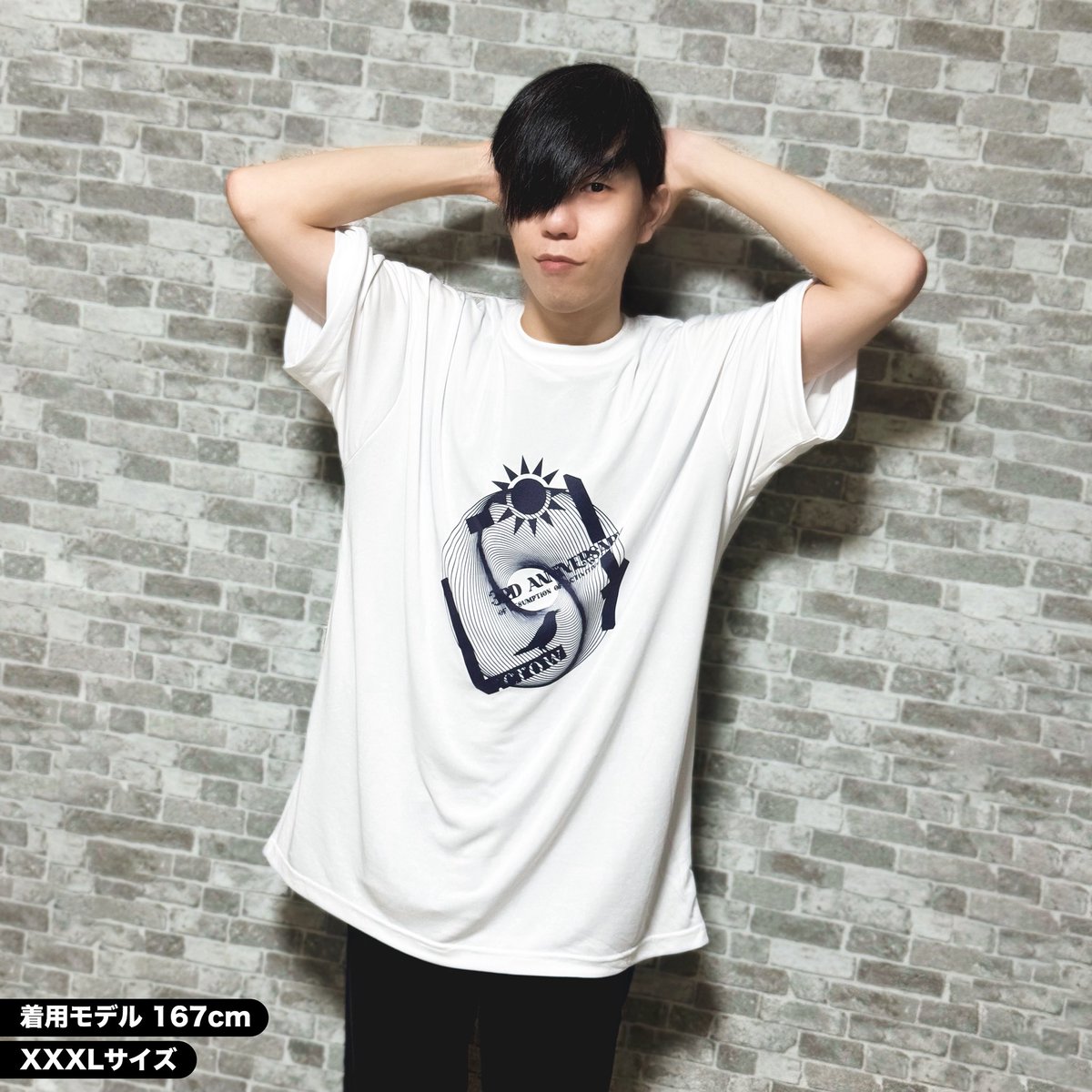 lcrow_ruria's tweet photo. おはよー!
ワンマンTシャツ本日より発送開始!
すでに白も黒もMサイズが売り切れですが
大きめまだあります!
参考までに167cmの僕が
一番大きいサイズを着るとこんな感じ!
お尻まで隠れて腕を上げると写真みたいになります!
夜は22時から配信!
シャツ紹介もするよ!
https://t.co/wmn5x2rWUQ https://t.co/KMmvyrnCdh