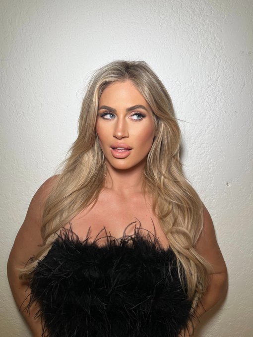 Watch Karin Hart's leaked NSFW photo on TwXstars