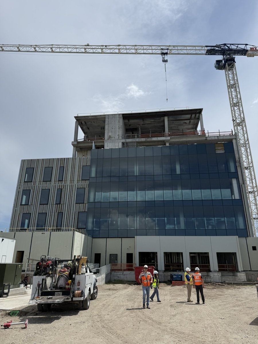 lab_gomes's tweet image. Had a great time today touring the future Moffitt Discovery & Innovation Center! Excited for this new chapter for our Basic Science Division @MoffittNews lead by the amazing @LabElsaFlores