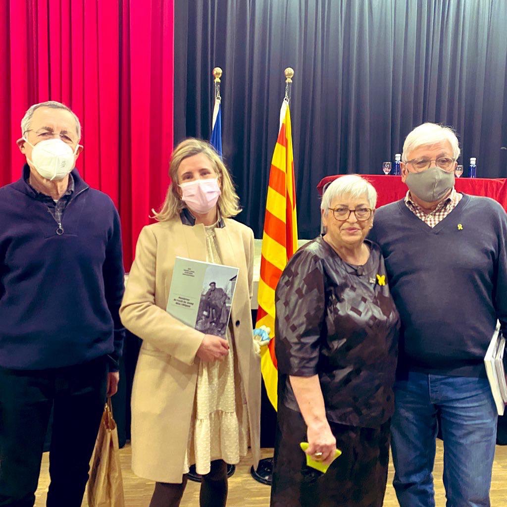 Avui ha mort la Maria Quintana. Dona forta, activa i compromesa. Va liderar el Centre d’Estudis i sempre estava al peu del canó. Estimava Sant Just i li va dedicar tota una vida. 
Se’m fa estrany pensar el poble sense ella
DEP
#SantJust

(📷Presentació 25a Miscel.lània 2/2/22)