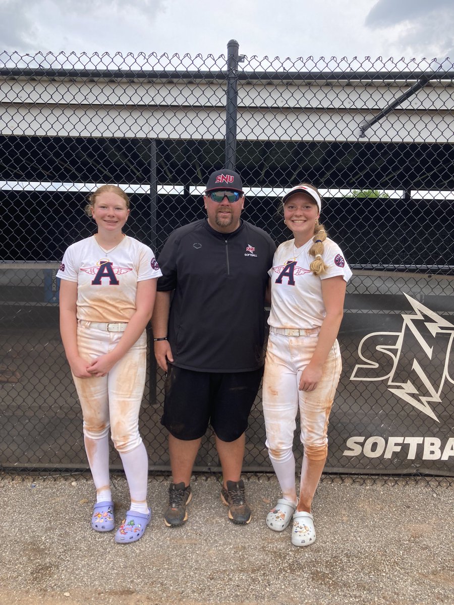 FaithCarlson44's tweet photo. Thank you @SNUSoftball and @Coach_BMAD for the awesome camp today! So good to be back and to work with everyone 

Learned a lot and got to get some work in with my awesome little sister! @gcarlson_3 

#boltsup https://t.co/tTS2pLBNQg
