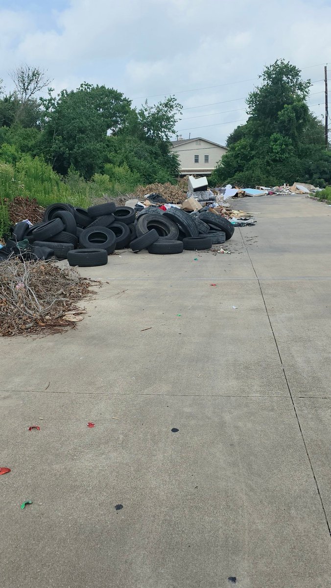 JaieyD's tweet photo. I love my community but I want this eye sore removed for the better. Who are the people responsible for cleaning this up on FM 529 at Greenhouse? @CircleKStores @HCPrecinct4 @HCP4__Briones https://t.co/mXfUYnShzD