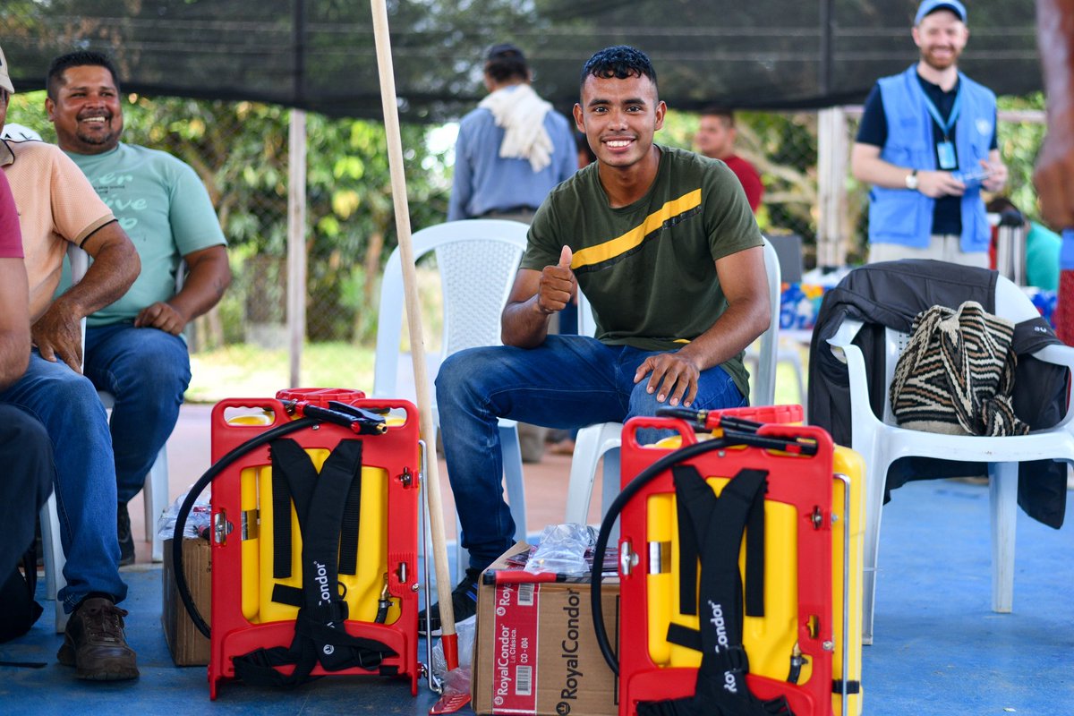 GloriaMirandaE's tweet image. Colombia atraviesa un momento difícil. Pero, NO vamos a perder la esperanza y el anhelo de paz. Por eso, hoy estamos en Tibú, Catatumbo, haciendo pagos por erradicación de cultivos de uso ilícito y entregando activos productivos para establecer proyectos asociativos de cacao 🍫…