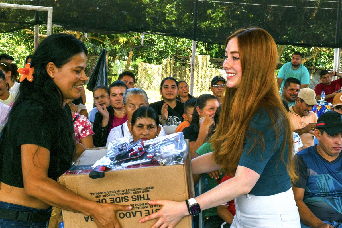 GloriaMirandaE's tweet image. Colombia atraviesa un momento difícil. Pero, NO vamos a perder la esperanza y el anhelo de paz. Por eso, hoy estamos en Tibú, Catatumbo, haciendo pagos por erradicación de cultivos de uso ilícito y entregando activos productivos para establecer proyectos asociativos de cacao 🍫…