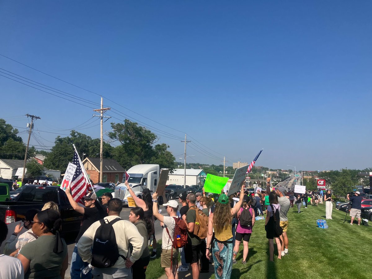 flatwaterfreep's tweet image. With American and Mexican flags and signs declaring “Abolish ICE,” hundreds of protesters have gathered in south Omaha to protest the ICE raid on a meatpacking plant on Tuesday. 🔗 buff.ly/5nChMLF