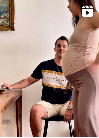 Marina999222S's tweet photo. ma čekajte zar ovaj aleksa nije bio sa onom leniwolfie i imaju dete? na našoj javnoj sceni, što bi rekao žika pavlović ne zna se KO KOGA KEREBEČI #caosvima #tagzivota #samosuse #emilijamilojevic https://t.co/2qMix9U66i