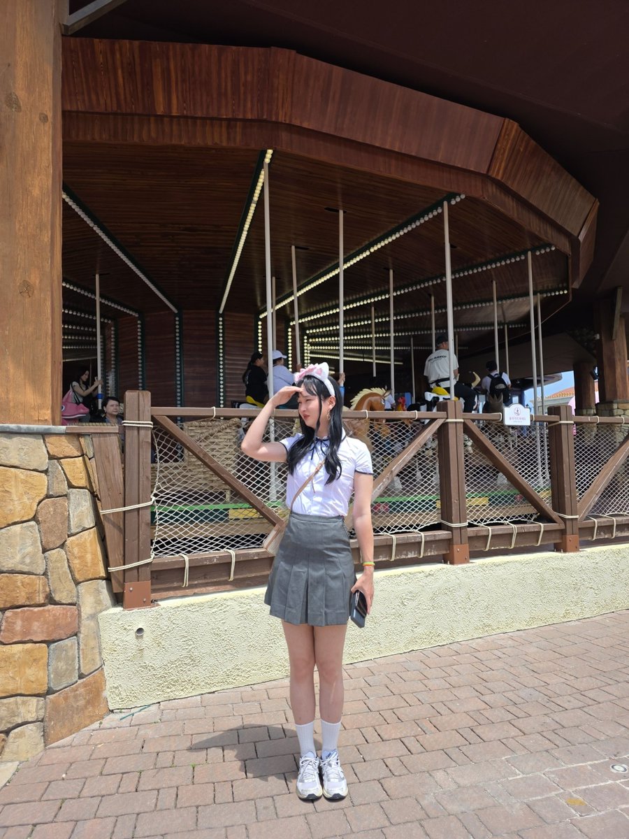 나름대로 포토존이 였던것 같은데
사진 구도가 영..
마음에 들지않는다
모델의 문제인가 하핳..🫠