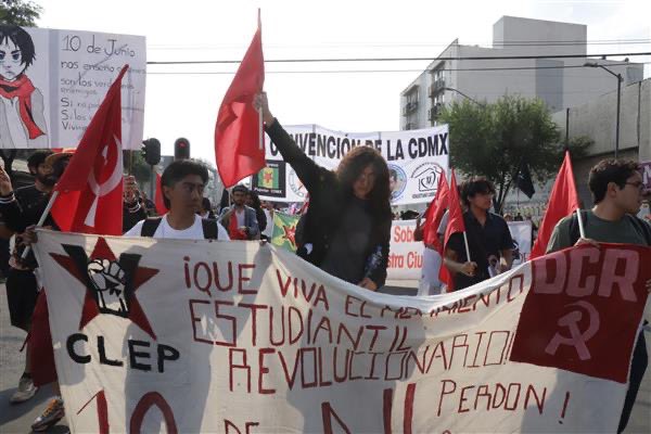 article19mxca's tweet photo. 📢 El 10 de junio de 1971, el grupo paramilitar, “Los halcones”, reprimió violentamente y asesinó a más de 100 personas durante una protesta estudiantil

A 54 años del #Halconazo, permanecen la exigencia de justicia, derecho a la verdad y a la no repetición

📸 Fotos: ARTICLE 19 https://t.co/kEiYqjN95F