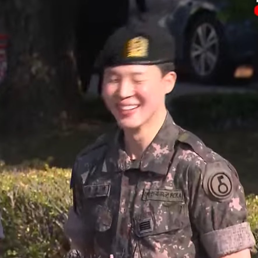 info_jimin's tweet photo. ELE SORRINDO E BRILHANDO QUE FELICIDADE https://t.co/l3ct32tB7T