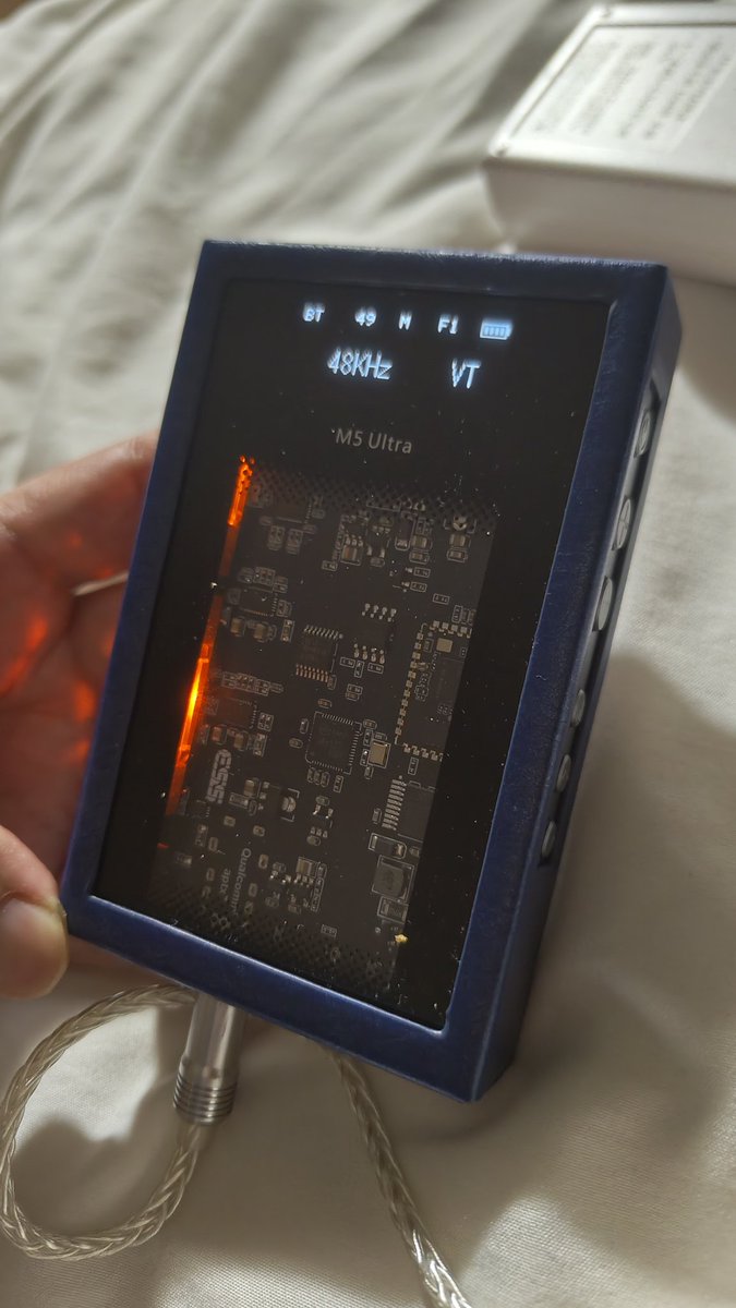 おはようございます。
M5 ウルトラ快調です。BTモードは少し音質落ちるけど便利なのでよく使ってます。真空管の光に癒されます。