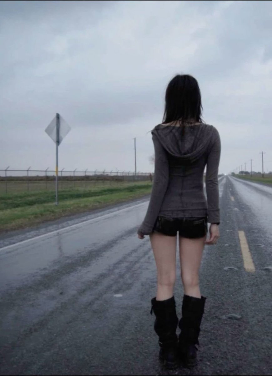 Who wants to join a edtwt gc, there is around 50 members at the moment, we encourage not force.. no rules just TRY to be active and non-rude towards other members.
Retweet, follow + comment to be added <3
(Reposting w/o hashtags)