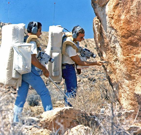 USGS_AstroGeo's tweet image. If you're visiting the Grand Canyon this summer, you're walking among giants! The Grand Canyon has been used during Apollo and Artemis programs for astronaut training! These incredible rocks are great for learning the fundamentals of geology and field methods! #Astronaut
