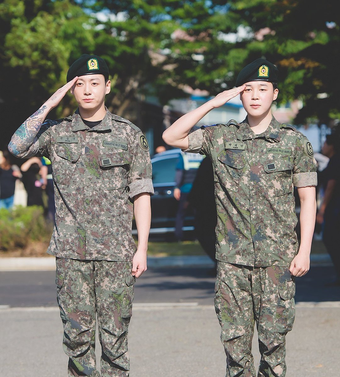 🐰: Aku gak tahu mau ngomong apa, tapi makasih banyak semuanya .
🐥: makasih buat army yang Uda nunggu dari masih masa corona, sampai wamil. Terimakasih juga buat para reporter dan fans yang uda jauh - jauh kesini.

Jungkook &amp;  Jimin🥹🫶