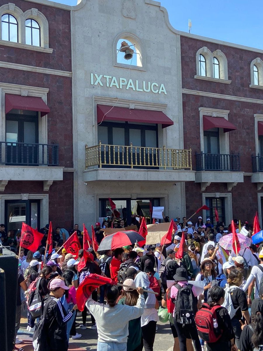 FNERRR BCS (@fenrrr_baja_sur) on Twitter photo #ArvizuIgnoraAEstudiantes
Tras cuatro años del Gobierno encabezado por el morenista Felipe Arvizu de la Luz en Ixtapaluca, los estudiantes no han sido recibidos ni han sido escuchadas sus demandas.
<a href="/Claudiashein/">Claudia Sheinbaum Pardo</a>
<a href="/delfinagomeza/">Delfina Gómez A.</a>
<a href="/Edomex/">Gobierno del Estado de México</a>
<a href="/GobiernoMx/">Gobierno de México</a> #ArvizuIgnoraAEstudiantes
Tras cuatro años del Gobierno encabezado por el morenista Felipe Arvizu de la Luz en Ixtapaluca, los estudiantes no han sido recibidos ni han sido escuchadas sus demandas.
<a href="/Claudiashein/">Claudia Sheinbaum Pardo</a>
<a href="/delfinagomeza/">Delfina Gómez A.</a>
<a href="/Edomex/">Gobierno del Estado de México</a>
<a href="/GobiernoMx/">Gobierno de México</a>