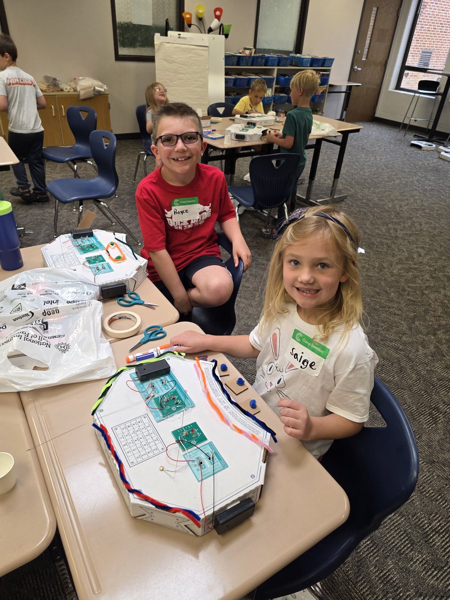 AdamYoder_23's tweet image. Day 2 of @CampInvention campers learning about mirror reflections, emperor penguins and circuit boards! #create #fun #exciting #concordpride #campinvention