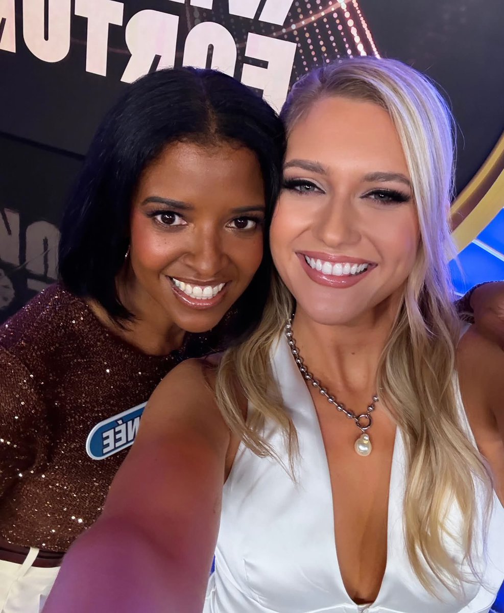 MaggieSajak's tweet photo. Warm up those singing voices!🎶It’s almost time for these Broadway legends to take the stage TONIGHT on @celebritywof!✨🎭 https://t.co/iNzCkjgVoe