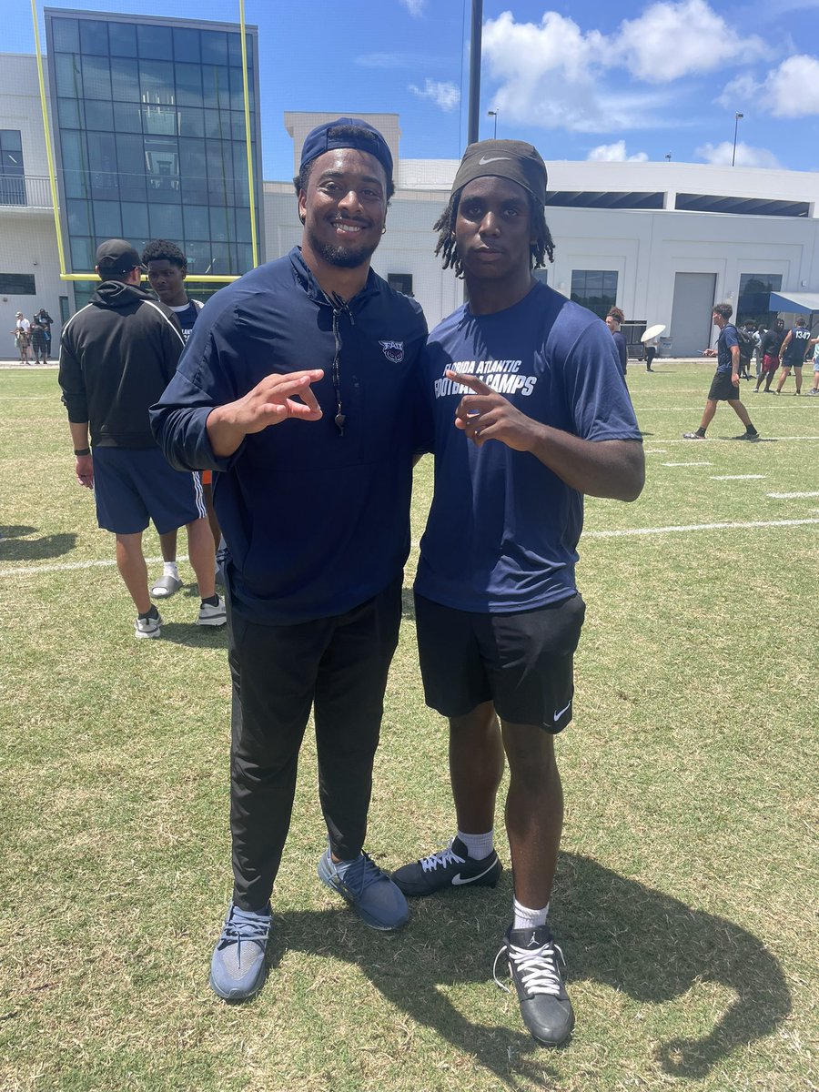 DwayneJr3x's tweet photo. Blessed to have the opportunity to compete at the FAU Elite camp today made some new connections and jumped 8’9 @CoachAbnerSmith @coachKosi @MarinelliShane @RecruittheW https://t.co/B6CJP2Vpkk