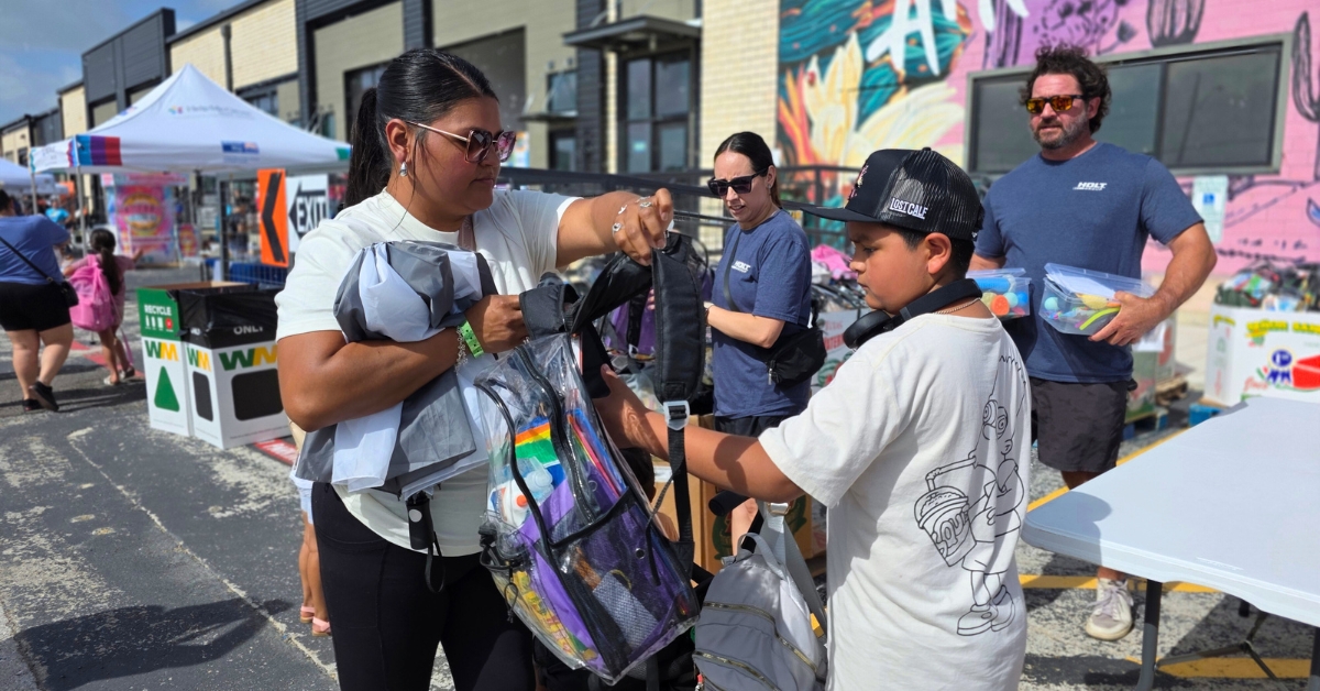 This is partnership! Thank you #HEBTOC for helping us provide resources and outreach to more than 450 families this weekend! Learn more: bit.ly/4l5F7k1 <a href="/HEB/">H-E-B</a> #UnitedWay #SanAntonio 🙌