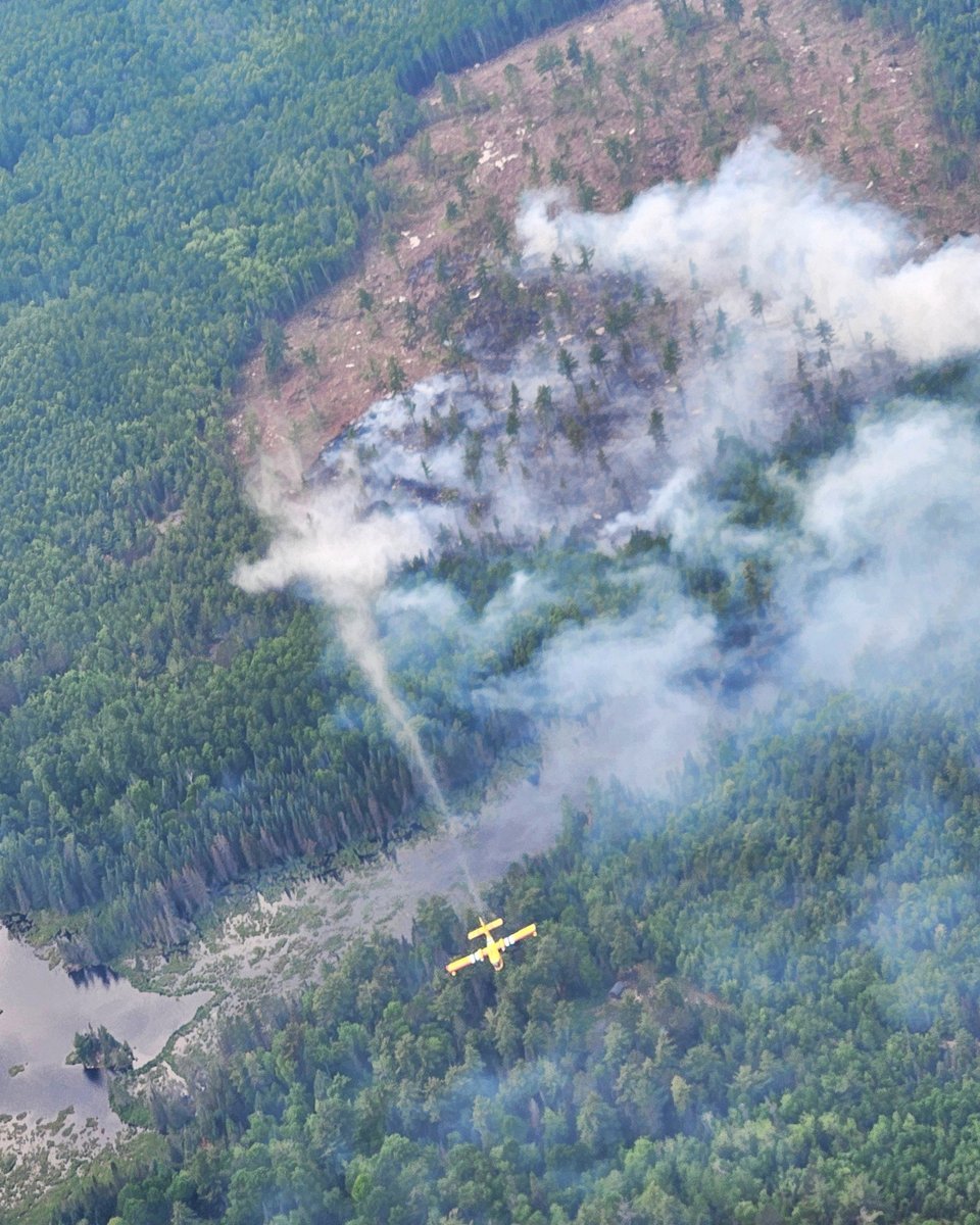 Bridger’s Scoopers and Kodiak Air Attack joined forces on the Camp 90 Creek Fire in Minnesota.

Always good to have the team working together. 

#minnesota #aerialfirefighting #wildfire #superscooper