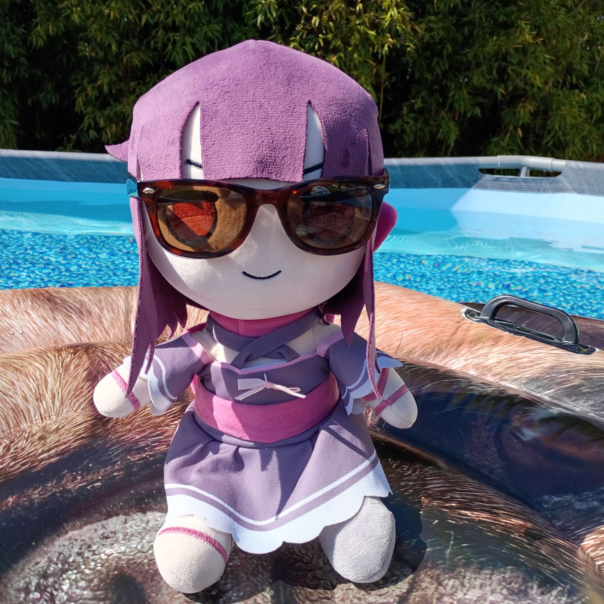 Lando131's tweet image. Shumo demanded dibs at playing in the new pool first! #fallenshadowmerch