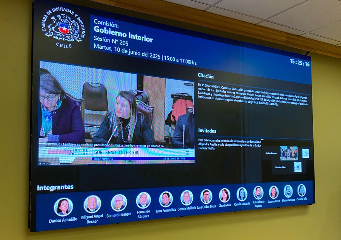 JUNJI_Chile's tweet image. 🔵 Como resultado de un trabajo articulado y a disposición de la ciudadanía, este martes la vicepresidenta Daniela Triviño expuso ante la Comisión de Gobierno Interior sobre los procesos de priorización que se llevan a cabo en JUNJI, comunicando avances y desafíos en la materia.