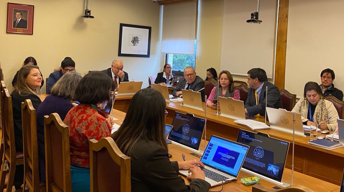 JUNJI_Chile's tweet image. 🔵 Como resultado de un trabajo articulado y a disposición de la ciudadanía, este martes la vicepresidenta Daniela Triviño expuso ante la Comisión de Gobierno Interior sobre los procesos de priorización que se llevan a cabo en JUNJI, comunicando avances y desafíos en la materia.