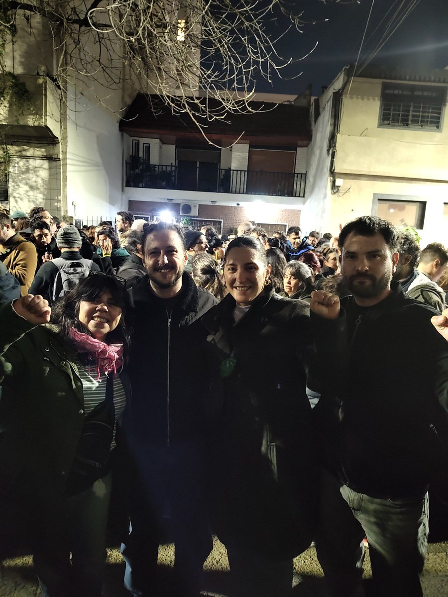 Manuela Castañeira (@manuelac22) on Twitter photo Aca presentes en la puerta de la casa de <a href="/CFKArgentina/">Cristina Kirchner</a> repudiando el fallo proscriptivo junto a sus simpatizantes. Al mismo tiempo, nuestra militancia está impulsando y participando en diversas acciones como tomas de facultades y acciones callejeras en defensa de los derechos Aca presentes en la puerta de la casa de <a href="/CFKArgentina/">Cristina Kirchner</a> repudiando el fallo proscriptivo junto a sus simpatizantes. Al mismo tiempo, nuestra militancia está impulsando y participando en diversas acciones como tomas de facultades y acciones callejeras en defensa de los derechos