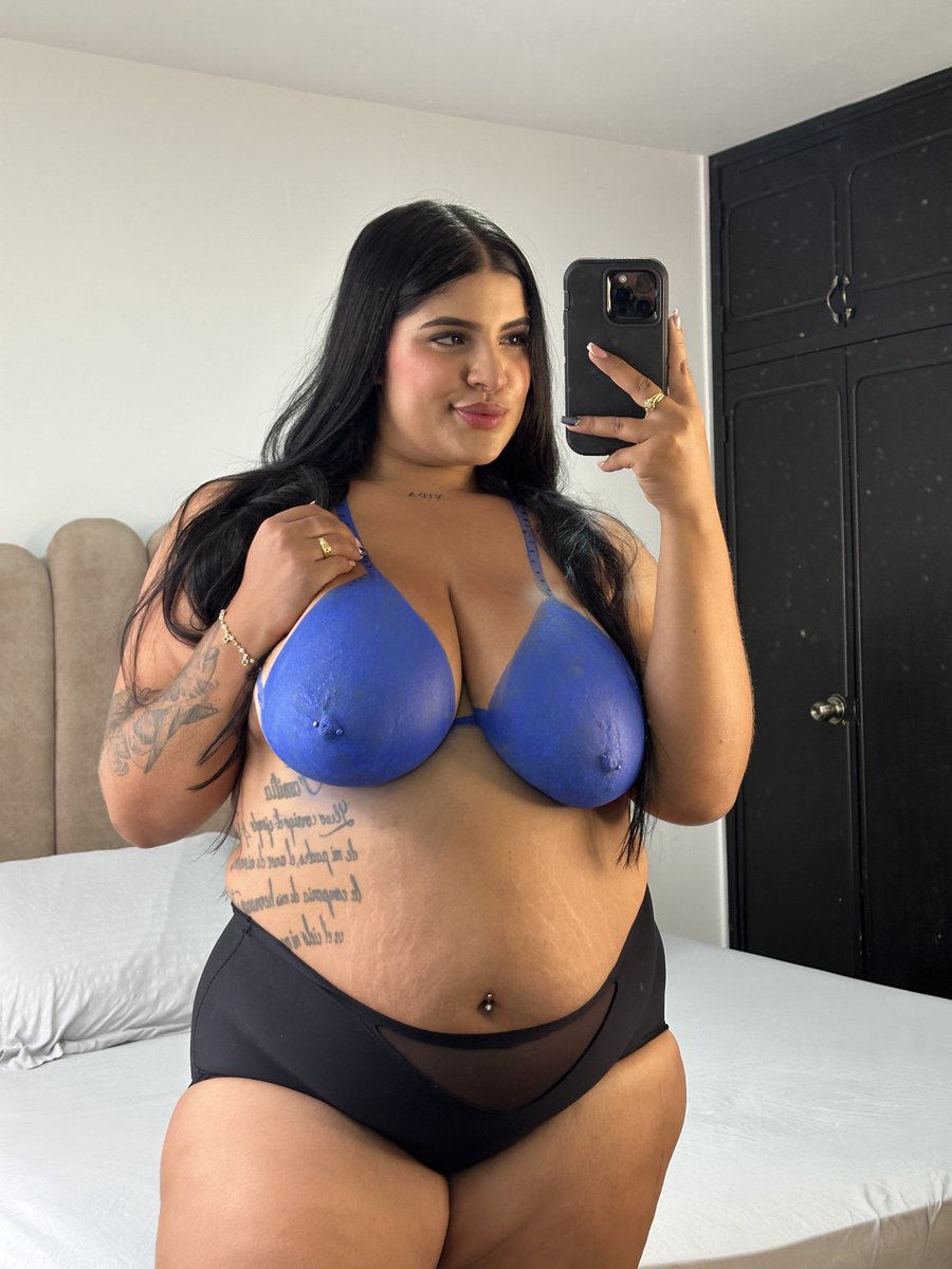 who hasn’t received a booba pic today?😏