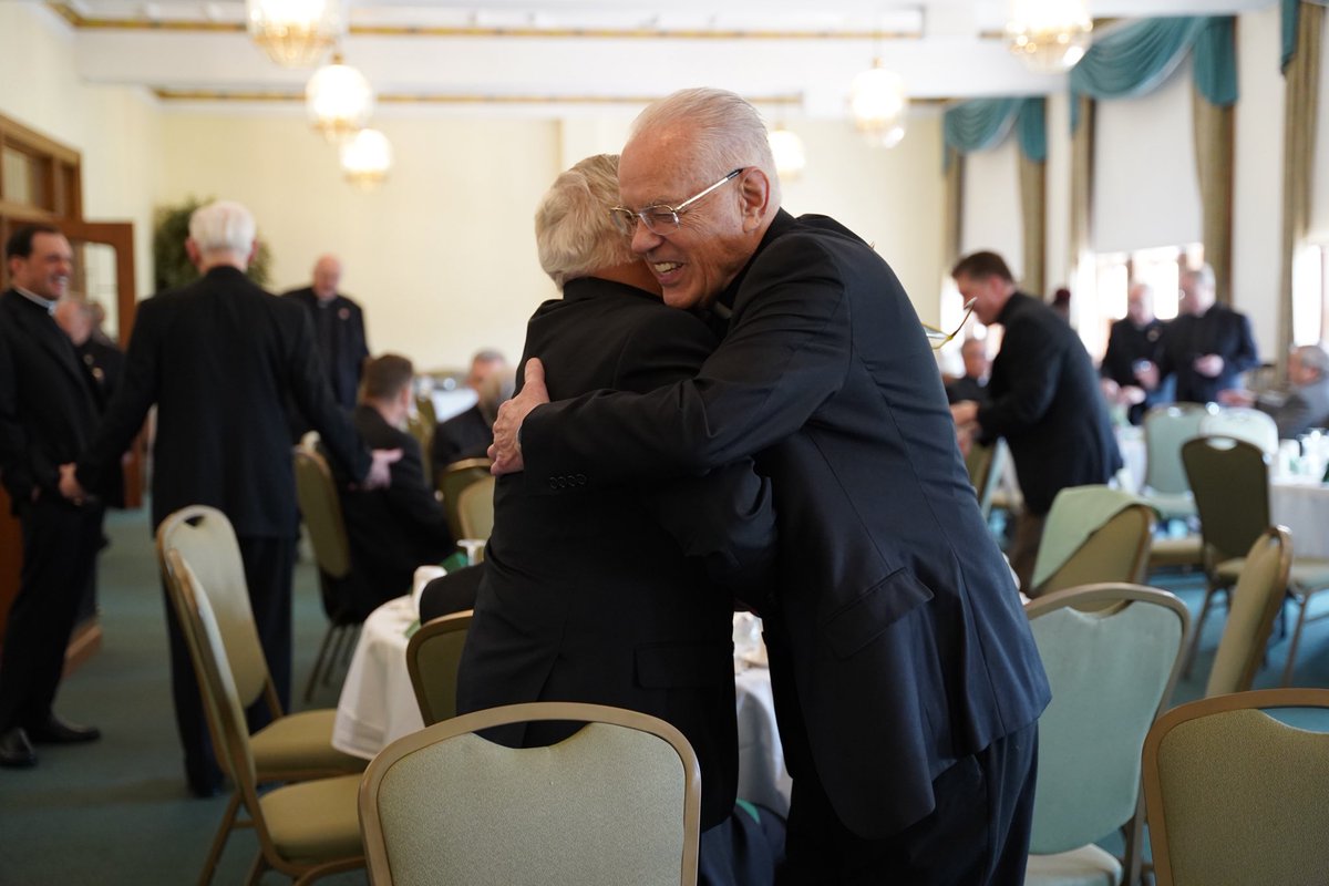 DetArchbishop's tweet image. At today’s Jubilee Mass, we honored 40 priests celebrating a combined 2,028 years of ministry. Among them, Archbishop Emeritus Vigneron marks 50 years of faithful service. Thank you, brothers, and may the Lord who called you continue to bless your ministry.