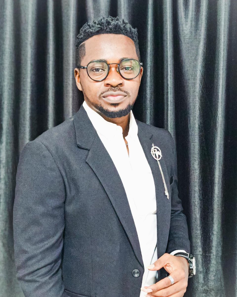 Deethevan's tweet image. 11 on the 11th????? Wo, scratch that….Happy birthday bro 😌. Grateful for life, growth, and everyone who’s been part of the journey. 🥂 to many more 🎂