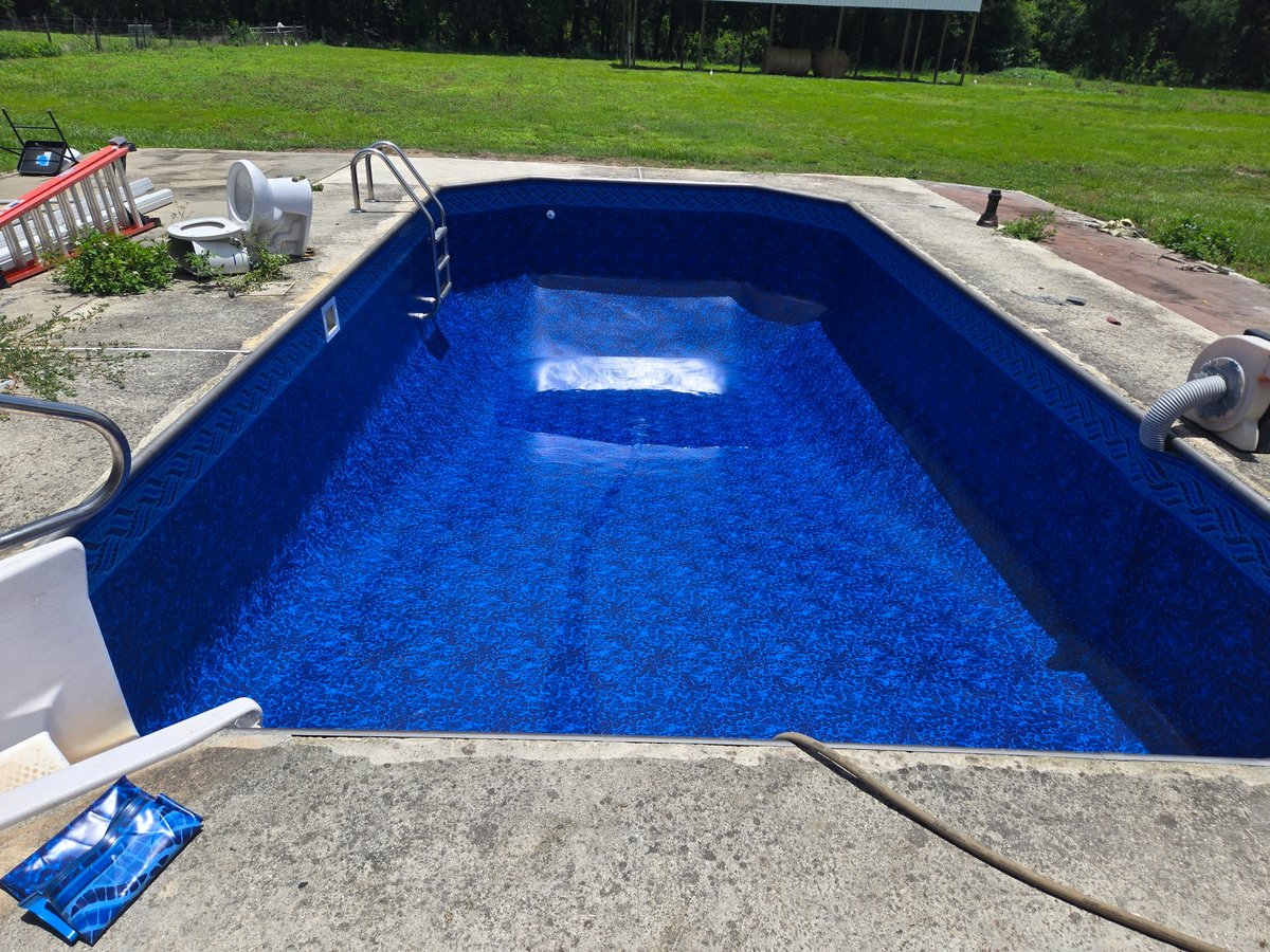 ppalmpools's tweet image. We&apos;re here helping refresh a client&apos;s pool with a Summer Wave Cobalt Fusion pattern Vinyl Liner and new trim and faceplates. Thanks to our partners Latham Pools and Haywood products, it&apos;s an exquisite upgrade! #PoolRefresh #LathamLiner #Haywood