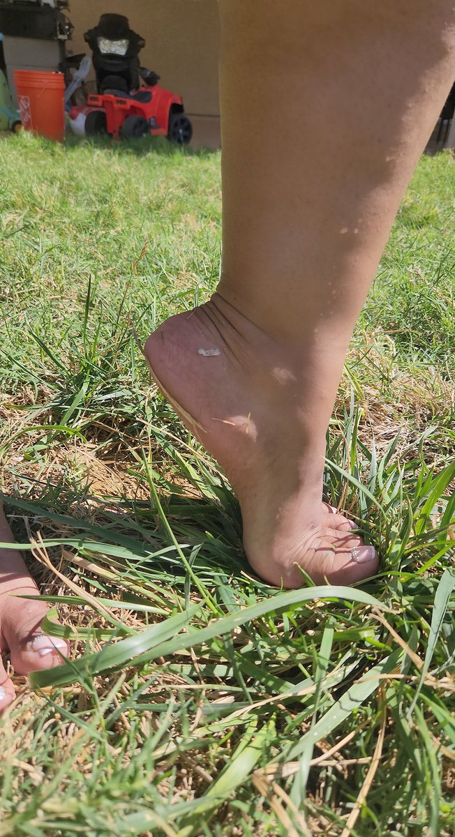 Foot fans have been asking me to create some foot fetish content...
Should I...?