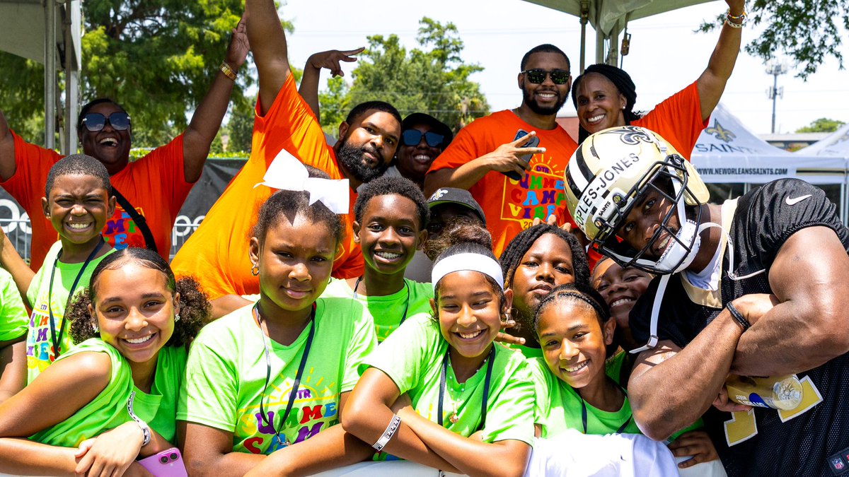 the fandom >>>

thank you to all the fans that came out today🙌